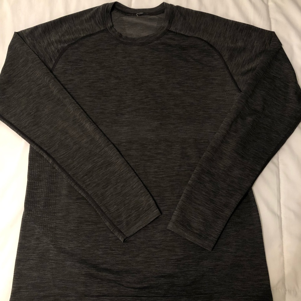 Men’s dark grey lululemon long sleeve